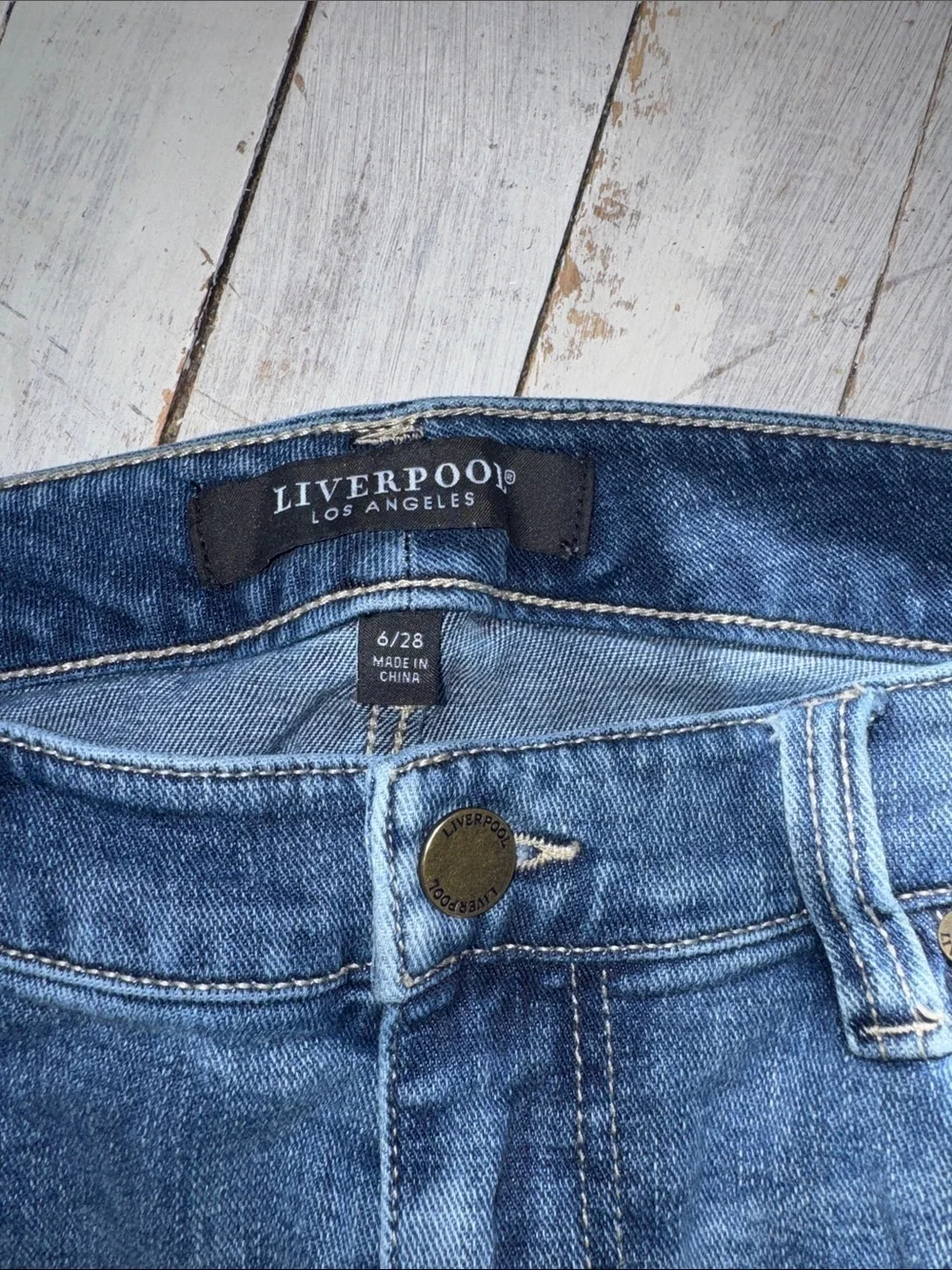 Liverpool Jeans Company Women's Skinny Jeans Capris in Faded Blue